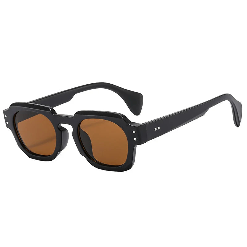 Trendy Square – Timeless Retro Look
