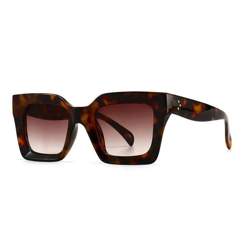 Studded Cat Eye – Retro Glamour Style
