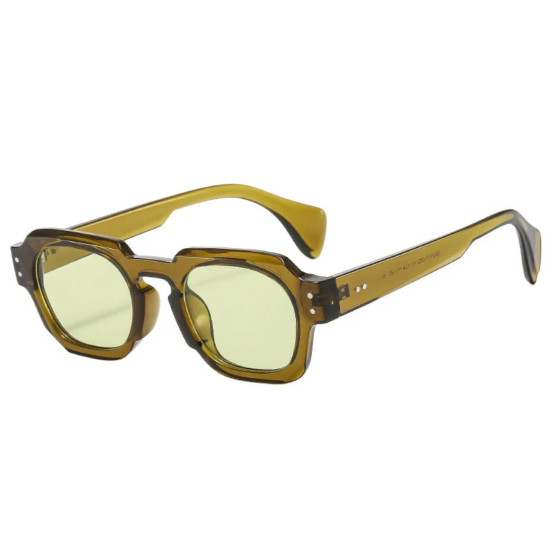 Trendy Square – Timeless Retro Look