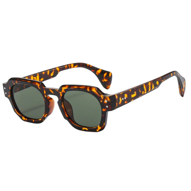 Trendy Square – Timeless Retro Look