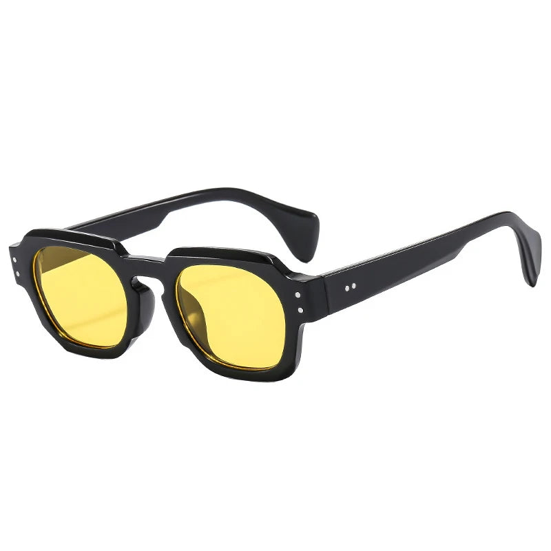 Trendy Square – Timeless Retro Look