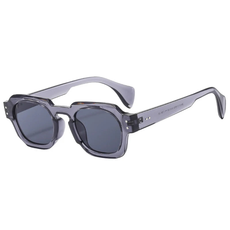 Trendy Square – Timeless Retro Look